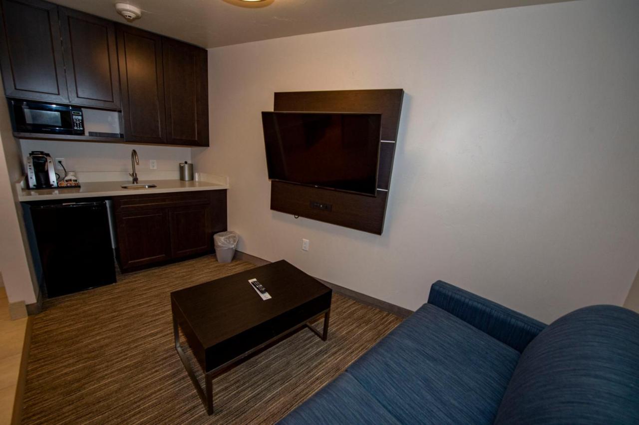 Holiday Inn Express & Suites - Colorado Springs Afa Northgate By Ihg Room photo