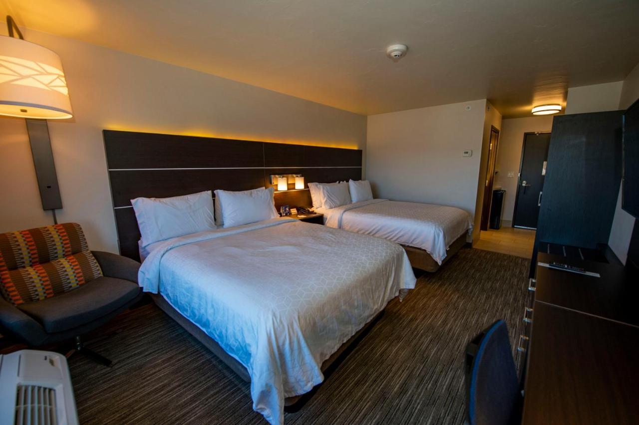 Holiday Inn Express & Suites - Colorado Springs Afa Northgate By Ihg Exterior photo