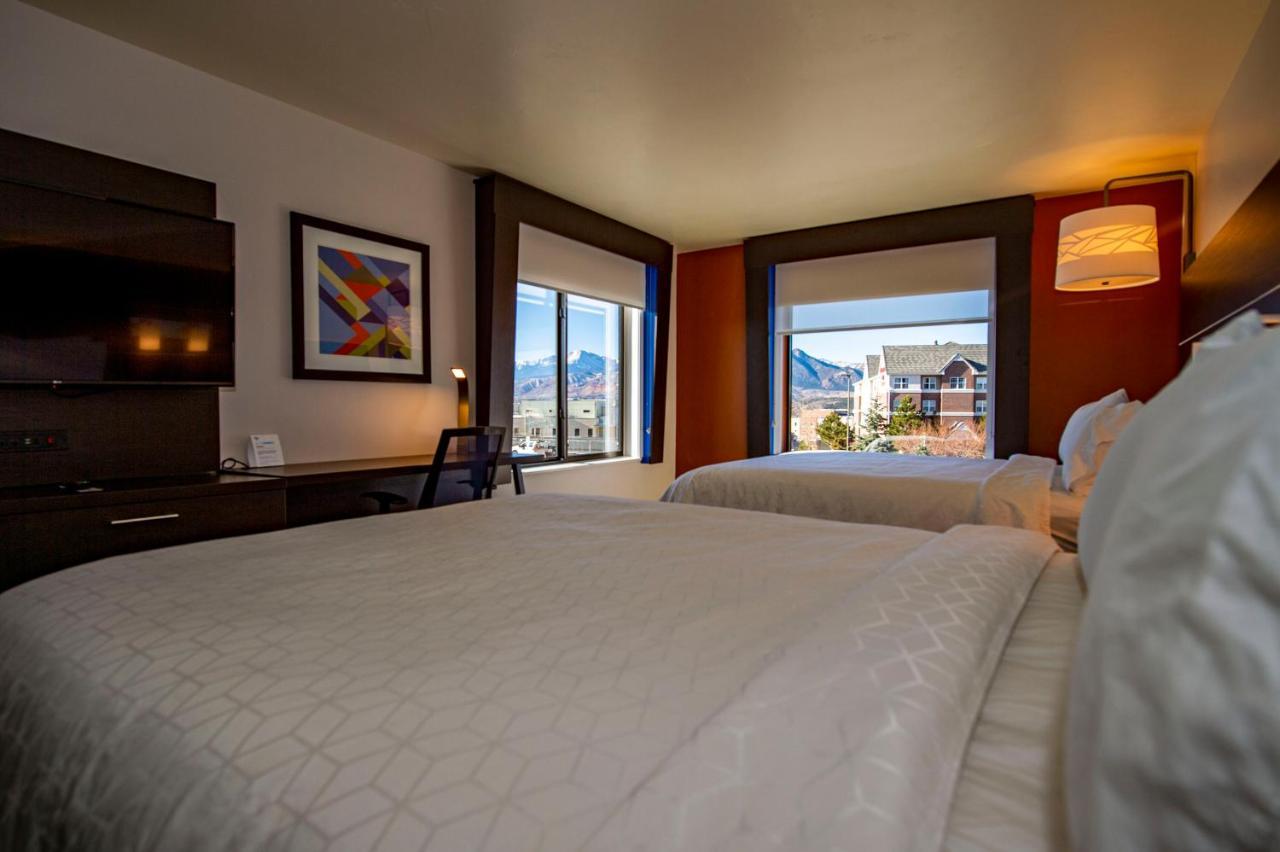 Holiday Inn Express & Suites - Colorado Springs Afa Northgate By Ihg Exterior photo