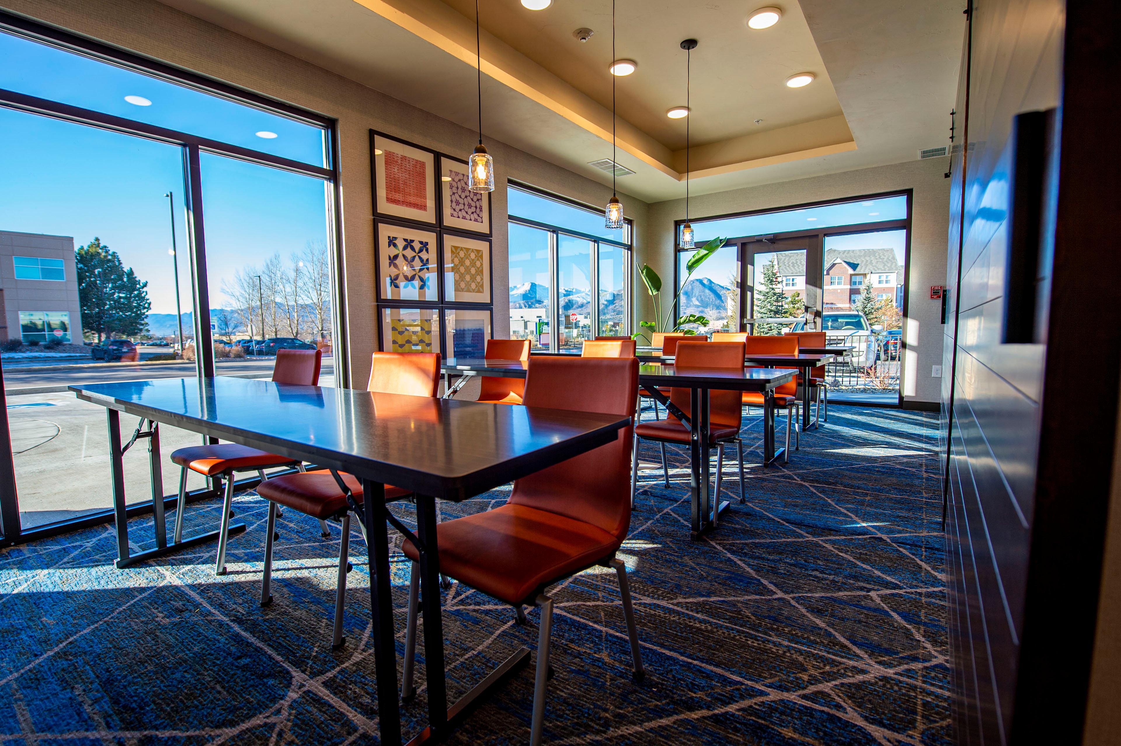 Holiday Inn Express & Suites - Colorado Springs Afa Northgate By Ihg Exterior photo