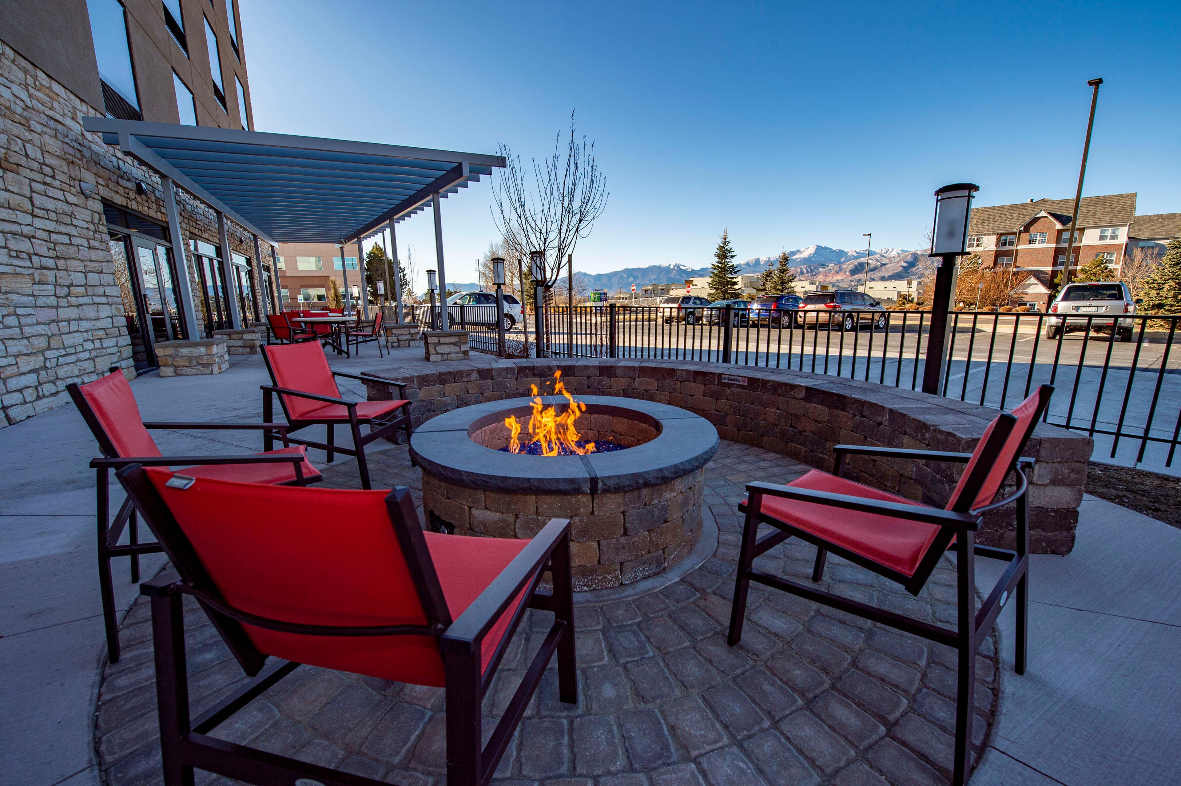 Holiday Inn Express & Suites - Colorado Springs Afa Northgate By Ihg Exterior photo