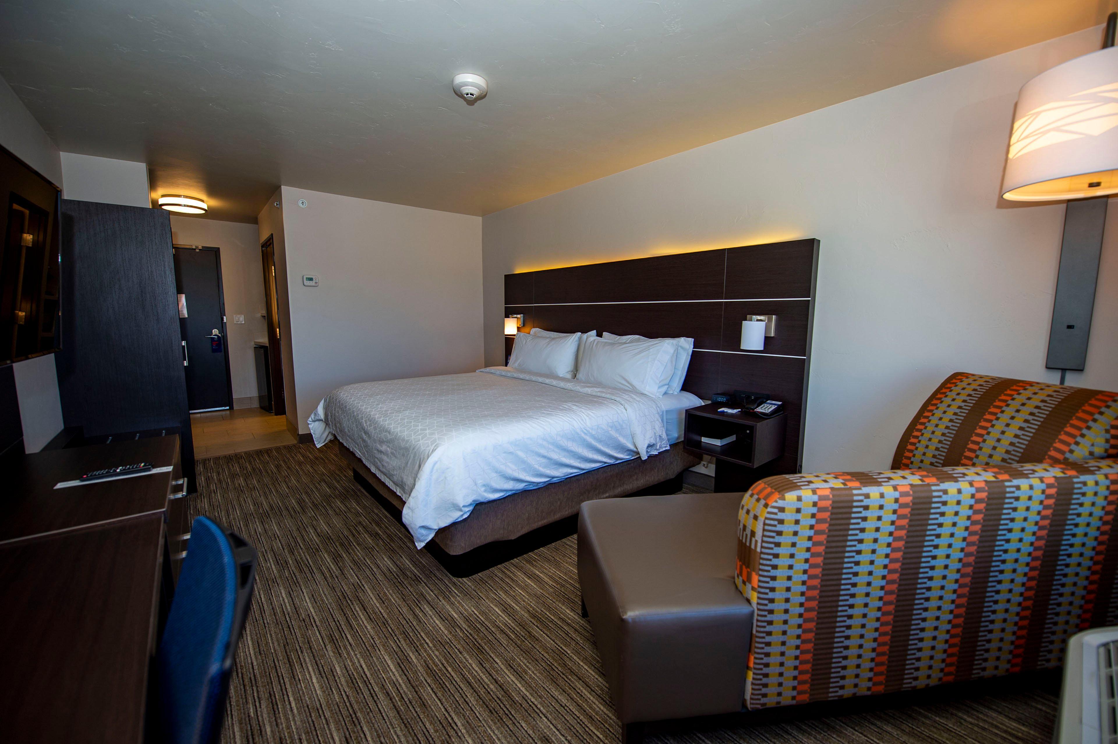 Holiday Inn Express & Suites - Colorado Springs Afa Northgate By Ihg Exterior photo