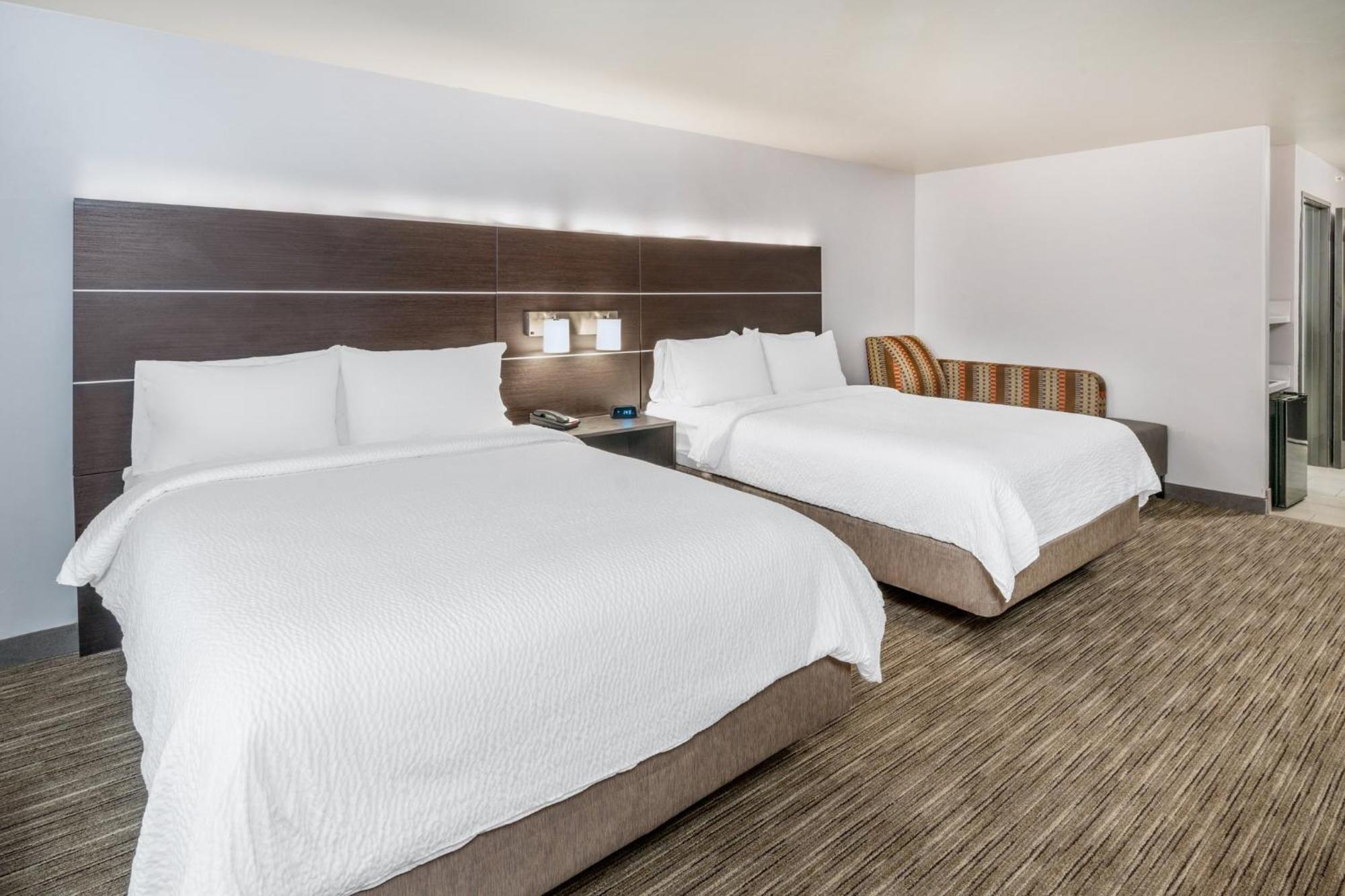 Holiday Inn Express & Suites - Colorado Springs Afa Northgate By Ihg Exterior photo