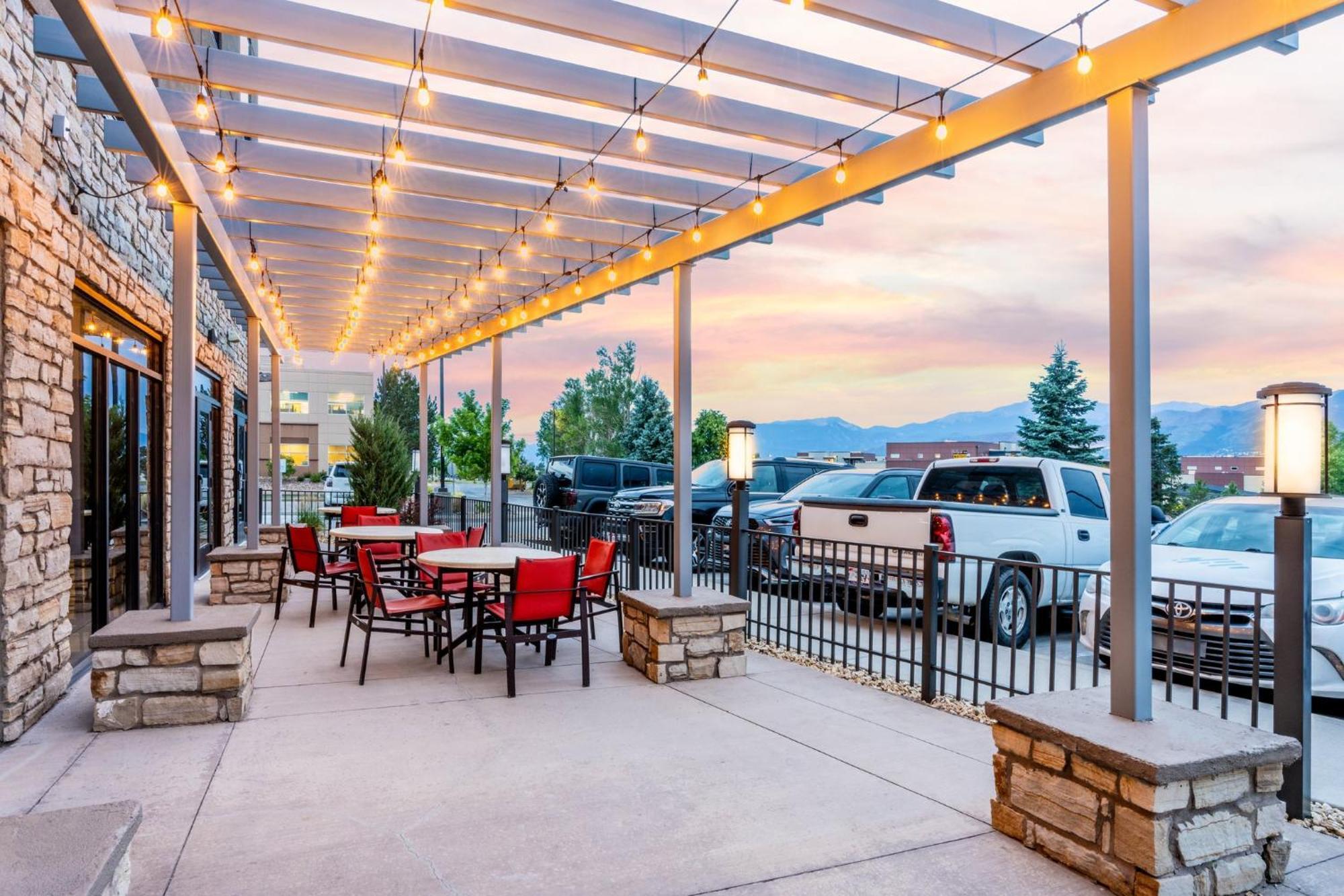 Holiday Inn Express & Suites - Colorado Springs Afa Northgate By Ihg Exterior photo
