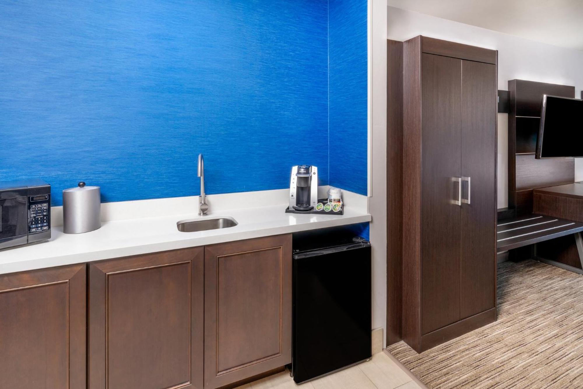 Holiday Inn Express & Suites - Colorado Springs Afa Northgate By Ihg Exterior photo