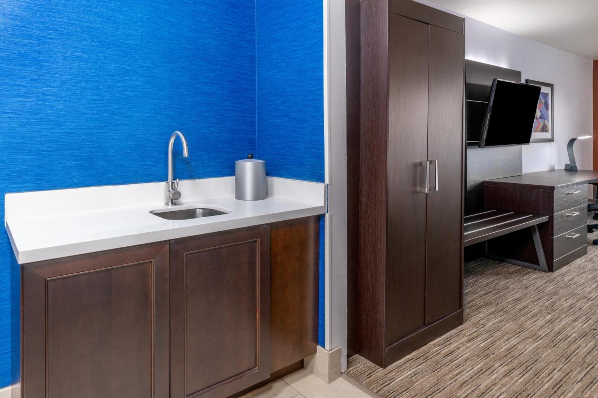 Holiday Inn Express & Suites - Colorado Springs Afa Northgate By Ihg Exterior photo