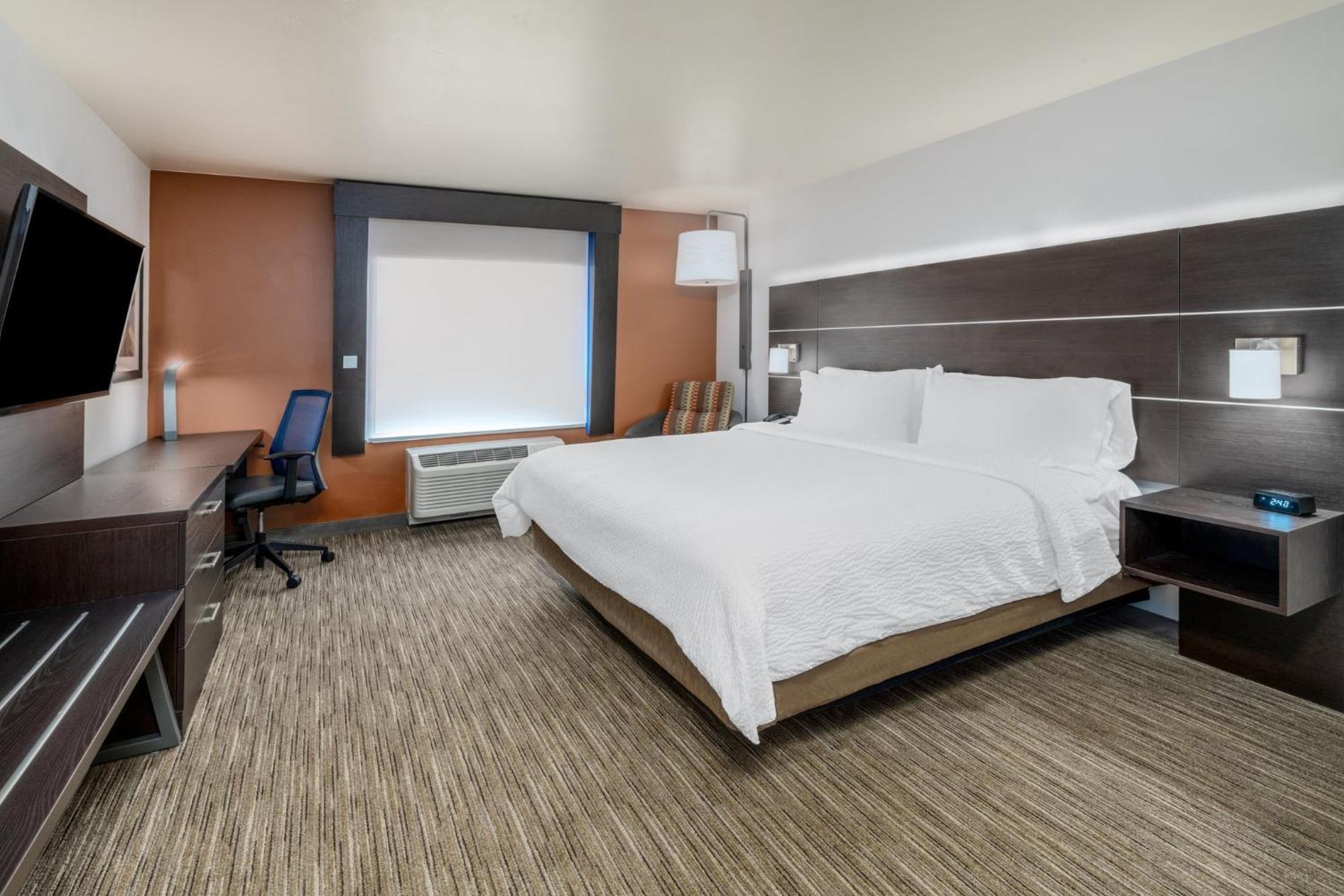 Holiday Inn Express & Suites - Colorado Springs Afa Northgate By Ihg Exterior photo