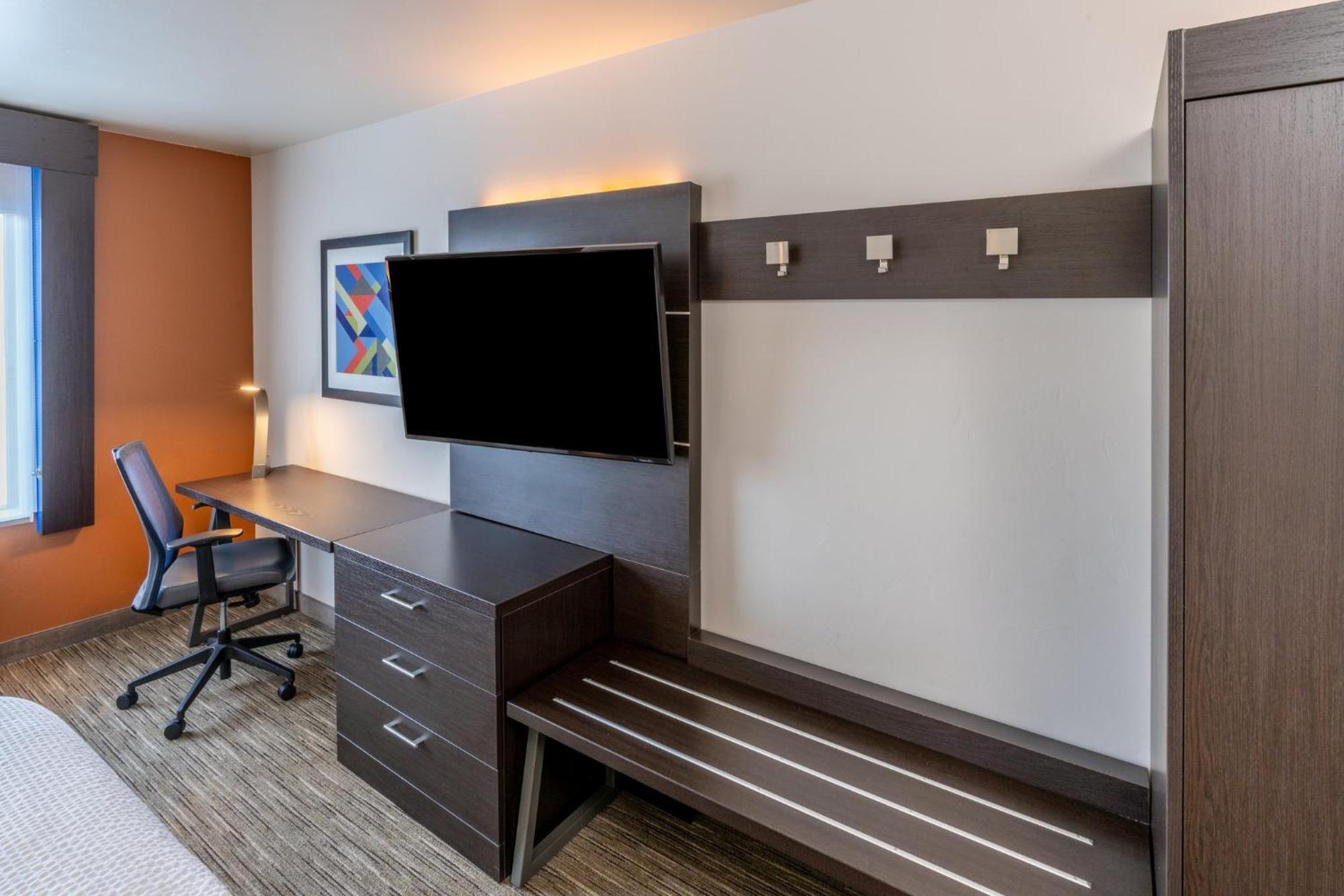 Holiday Inn Express & Suites - Colorado Springs Afa Northgate By Ihg Exterior photo