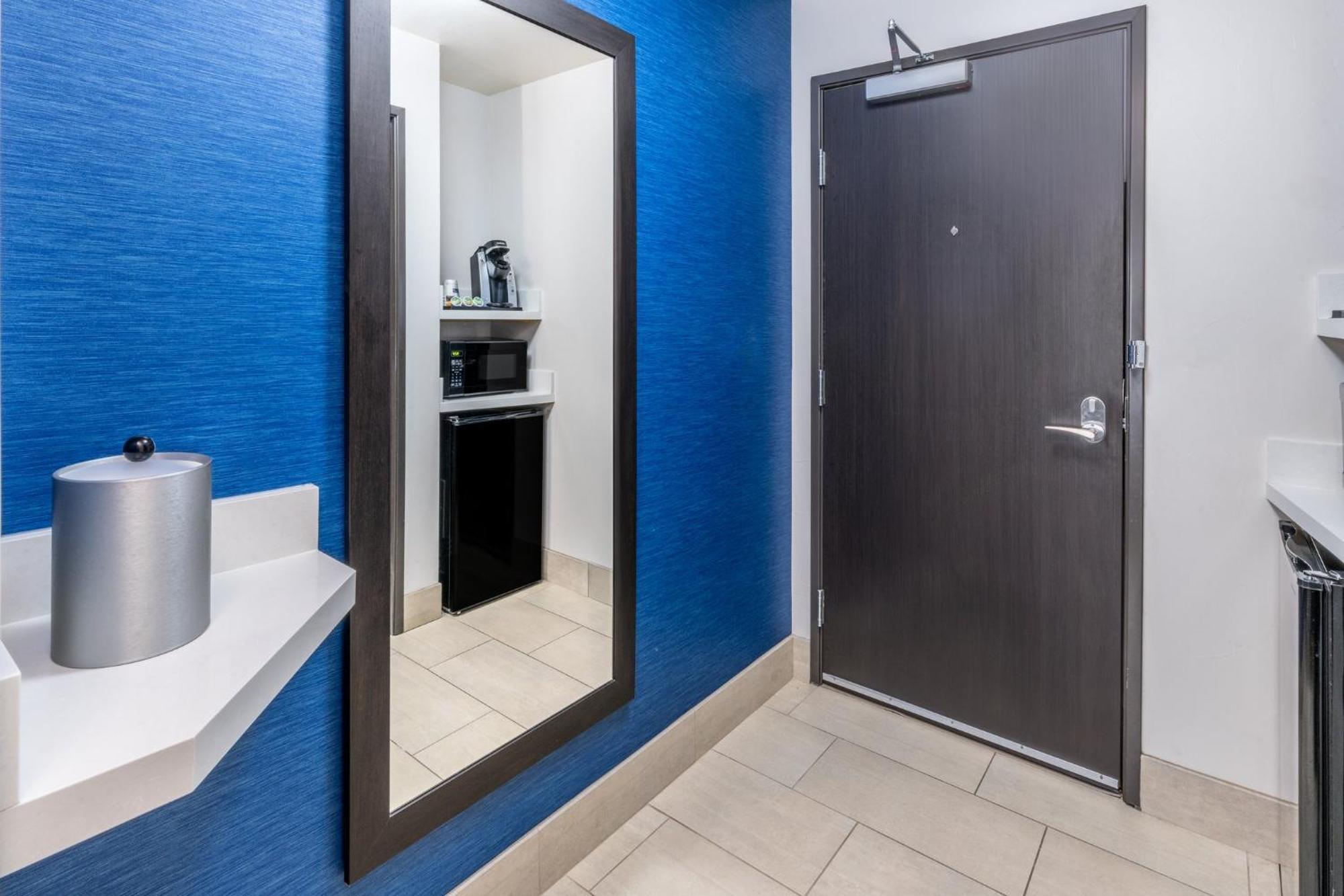 Holiday Inn Express & Suites - Colorado Springs Afa Northgate By Ihg Exterior photo