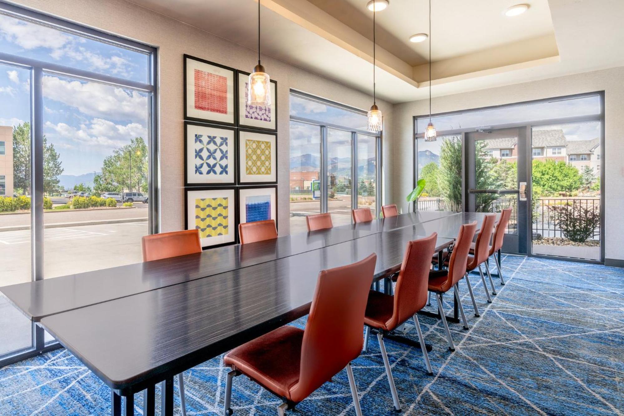 Holiday Inn Express & Suites - Colorado Springs Afa Northgate By Ihg Exterior photo