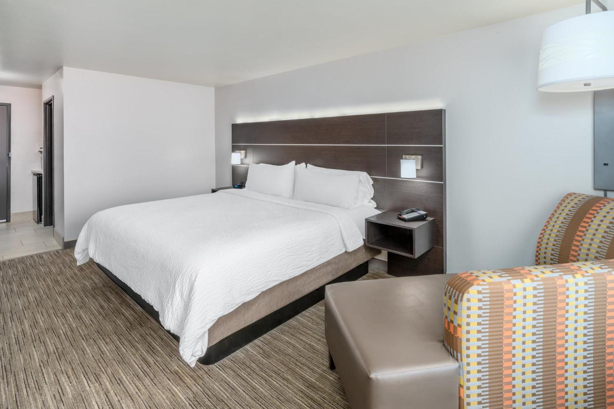 Holiday Inn Express & Suites - Colorado Springs Afa Northgate By Ihg Exterior photo